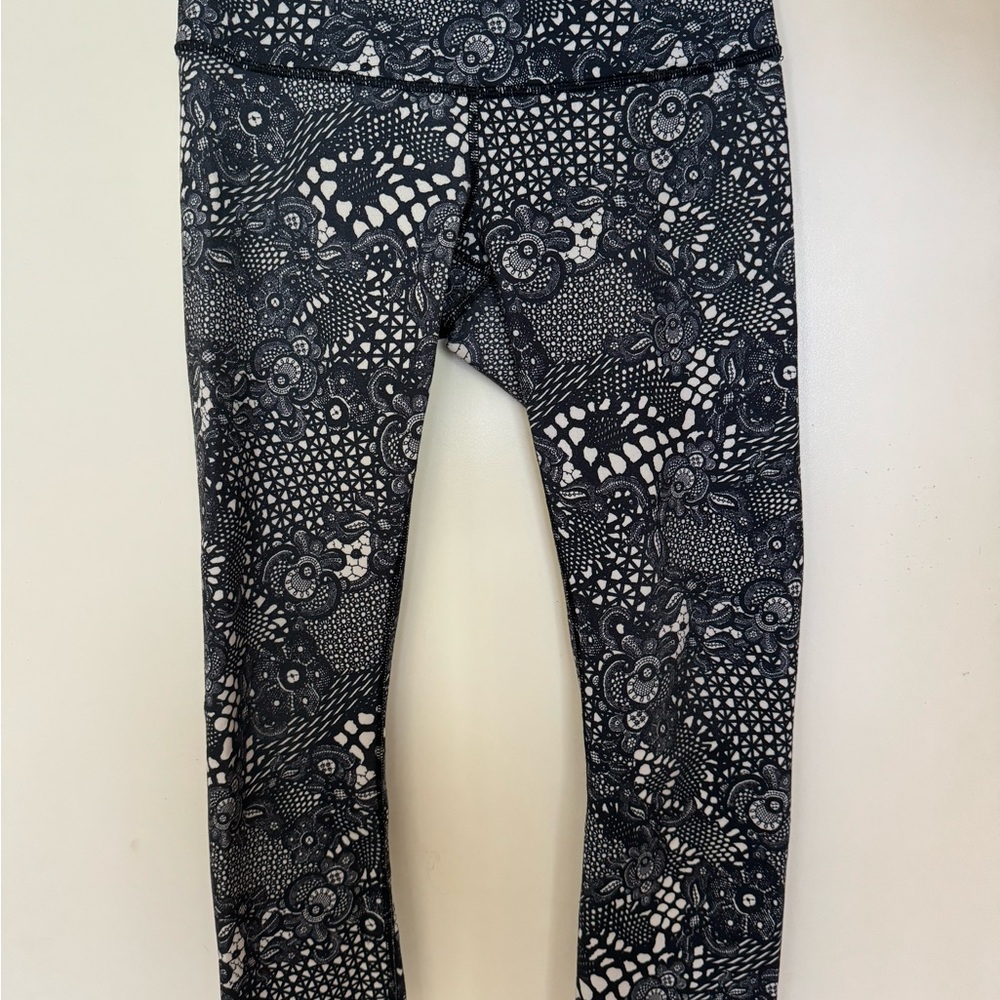 Lululemon pretty lace size 6 EUC